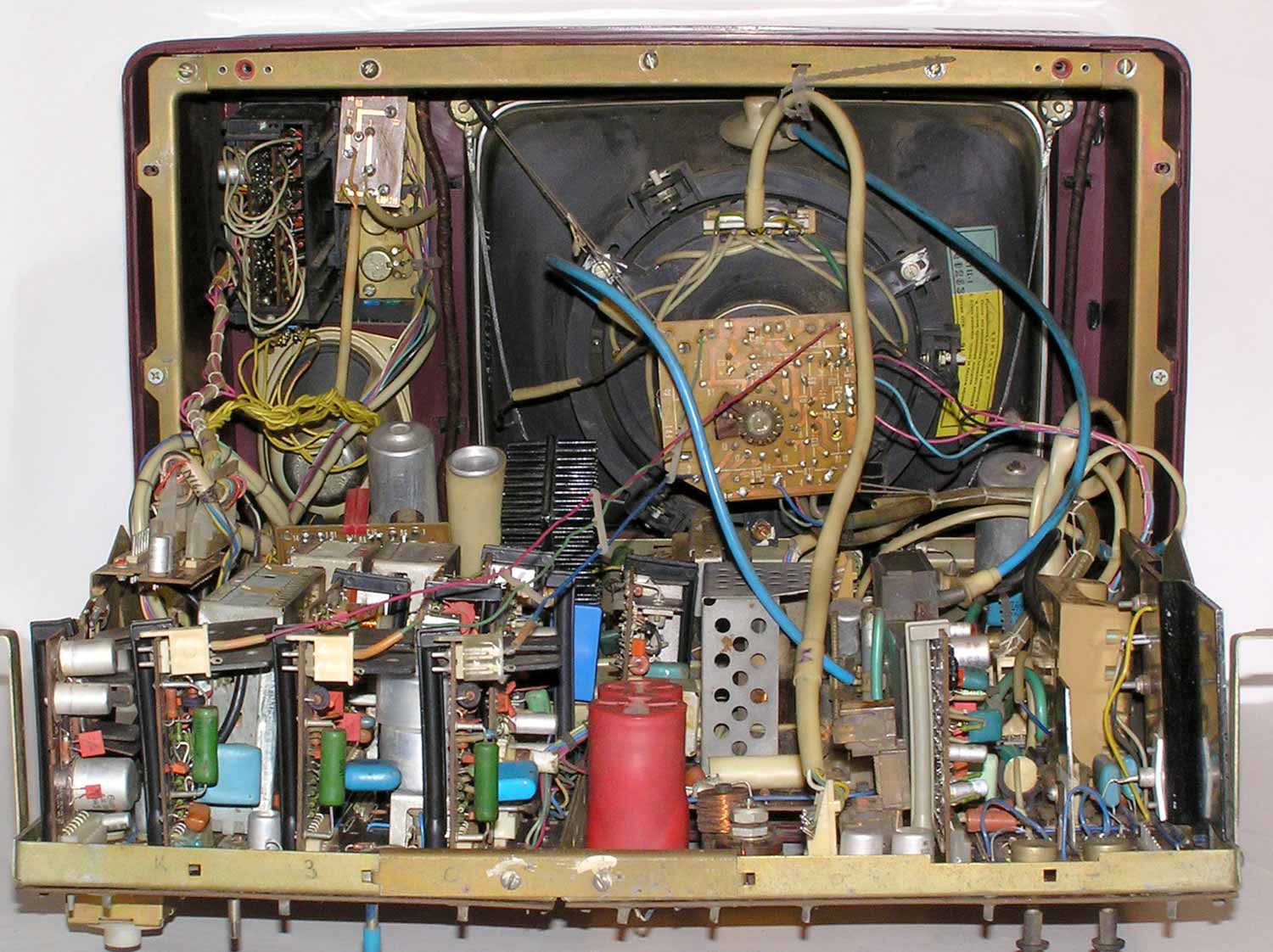 Содержание драгметаллов в радиодеталях: конденсаторах, резисторах, транзисторах, реле
